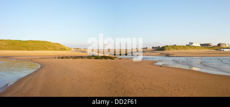 Vue panoramique de l'estuaire de la rivière du Rhin où il debouches dans la traversée de la mer du Nord la plage de l'écluse dans la dune Banque D'Images