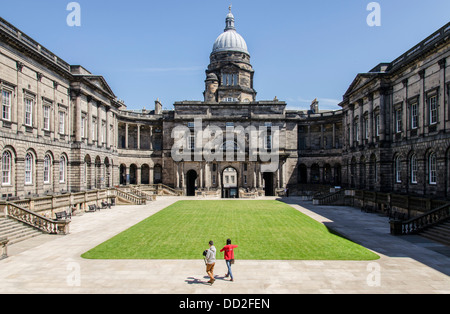 Le quadrilatère d'Old College, qui fait partie de l'Université d'Édimbourg. Conçu par Robert Adam et commencé en 1789. Banque D'Images