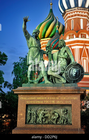 Monument de minine et Pojarski Place Rouge Moscou Banque D'Images