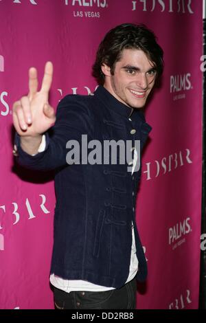 Las Vegas, NV. Août 23, 2013. Au niveau des arrivées pour RJ Mitte Mitte RJ 21e anniversaire à Ghostbar, Ghostbar, Las Vegas, NV le 23 août 2013. Credit : James Atoa/Everett Collection/Alamy Live News Banque D'Images