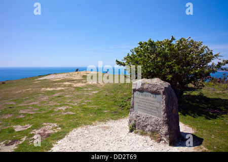 Le sommet plaque sur Golden Cap sur le SW chemin côtier, Dorset, England, UK Banque D'Images