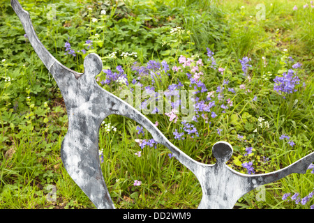 Sculpture l'affichage à l'Bothy Vineyard Oxfordshire en mai 2013 - L'unité par Christopher Townsend 4 Banque D'Images