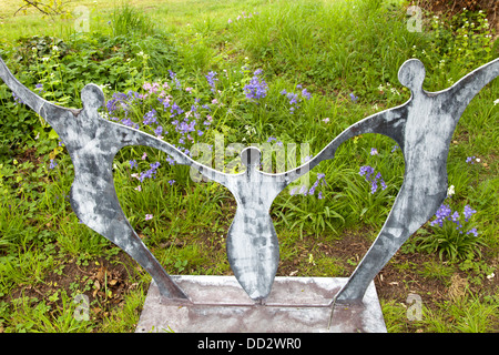 Sculpture l'affichage à l'Bothy Vineyard Oxfordshire en mai 2013 - L'unité par Christopher Townsend 2 Banque D'Images