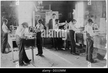 Photo probablement faite par Charles R. Scott, un employé de l'école de formation Seneca, pour le surintendant Horace B.... - 251694 Banque D'Images