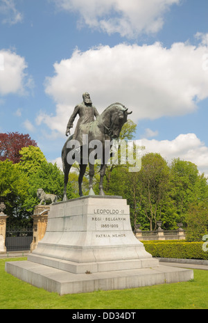 Statue du Roi des Belges Léopold II dans le centre historique de Bruxelles, sur le Boulevard du Régent près du Palais Royal Banque D'Images