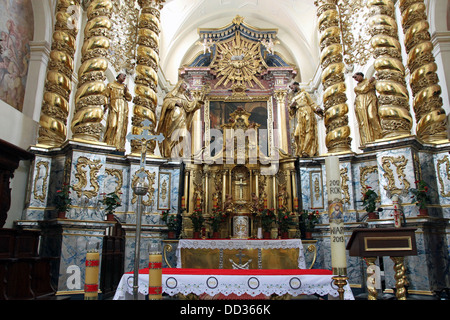 À l'intérieur de l'Église des Bernardins (Brownriar) qui est situé au pied de la colline de Wawel. Banque D'Images