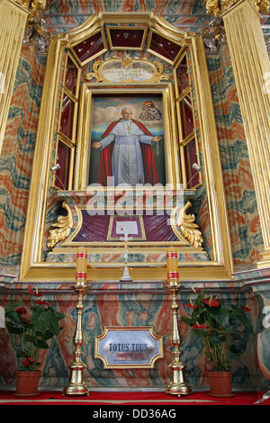 À l'intérieur de l'Église des Bernardins (Brownriar) qui est situé au pied de la colline de Wawel. Banque D'Images