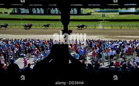 Saratoga Springs, New York, USA. Août 24, 2013. Des scènes de autour de la piste sur les travers Stakes jour sur l'Hippodrome de Saratoga à Saratoga Springs, New York le 24 août 2013. Crédit : Scott Serio/Eclipse/ZUMAPRESS.com/Alamy Live News Banque D'Images