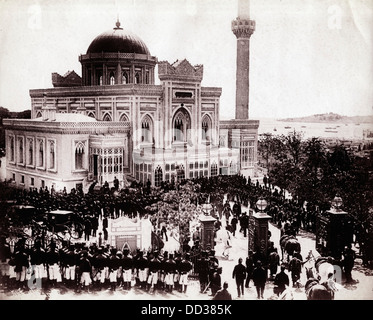 Le Selamlik (Sultan's procession à la mosquée) à la mosquée Hamidiye Yıldız, Istanbul, Turquie, ca 1880, par Abdullah Freres Banque D'Images