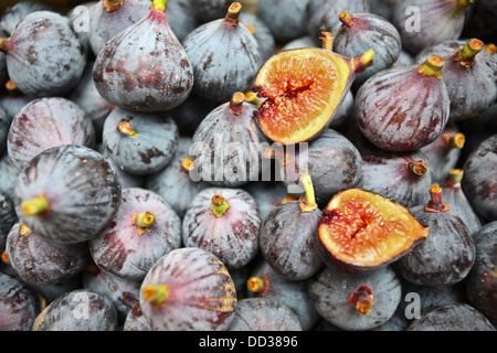 Figues fraîches à vendre au London's Borough Market Banque D'Images