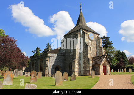 L'église de St Michel et tous les anges dans le village de Mickleham entre Dorking et Leatherhead, Surrey, Angleterre, Royaume-Uni Banque D'Images