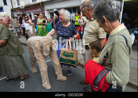 Les artistes de rue GRAND RORY & OCHIE les rues de l'itinérance au cours Brecon Brecon Jazz Festival 2013 Banque D'Images