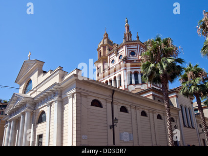 Eglise des Saints et Protasius Gervasius (construit en XVII c., vue actuelle depuis 1856) dans la ville de Rapallo, Italie Banque D'Images