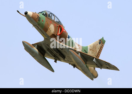 De l'air israélienne (IAF) Mcdonnell-Douglas A-4 Skyhawk (Ayit) en vol en avion de chasse Banque D'Images