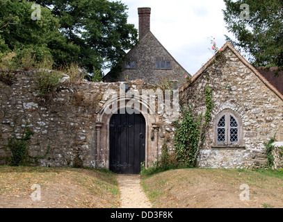 Porte à travers le jardin clos Beaulieu, Hampshire, UK 2013 Banque D'Images