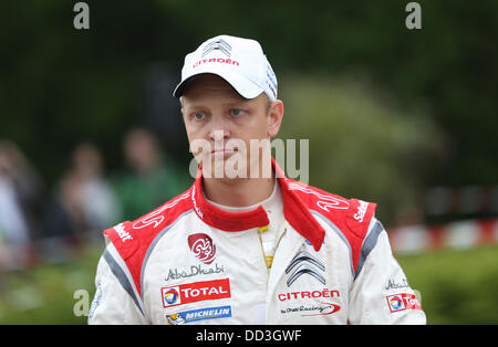 Pilote de rallye finlandais Mikko Hirvonen est photographié après son stade de l'ADAC Rallye Deutschland Rally (allemand) de la du FIA World Rally Championships près de Leiwein, Allemagne, 25 août 2013. Photo : THOMAS FREY Banque D'Images