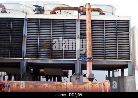 Ancien tuyau pour l'eau sur la construction Banque D'Images