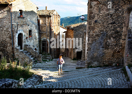 Santo Stefano di Sessanio dans les Abruzzes, en Italie. Banque D'Images