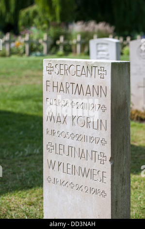 WW1 tombe allemande à la Première Guerre mondiale un cimetière militaire Lijssenthoek, Poperinge, Flandre occidentale, Belgique Banque D'Images