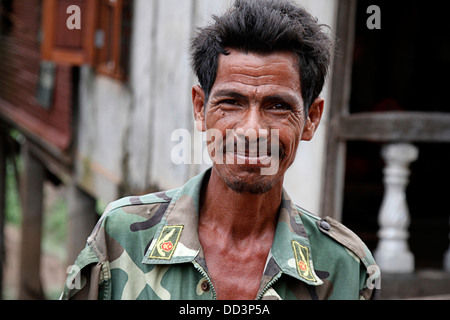 Khmer cambodgien man portrait en tenue de camouflage Banque D'Images