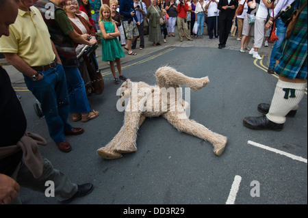 Les artistes de rue GRAND RORY & OCHIE les rues de l'itinérance au cours Brecon Brecon Jazz Festival 2013 Banque D'Images