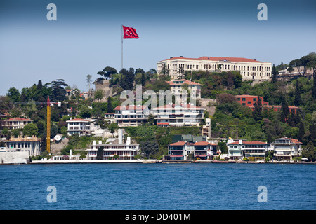 Le Bosphore côte rectiligne à Istanbul, Turquie. Banque D'Images