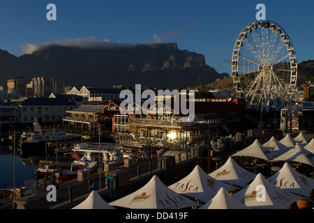 Victoria & Alfred Waterfront, Cape Town, à l'aube. Banque D'Images