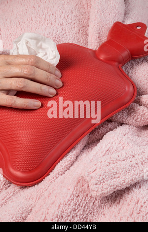 Embrayages femme Hot Water Bottle Banque D'Images