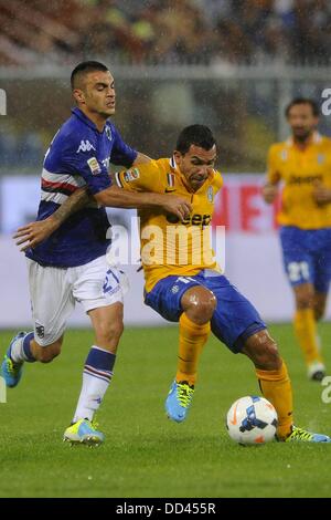 Gênes, Italie. Août 24, 2013. Seriea une ligue de football. La Sampdoria contre la Juventus. Photo Carlos Tevez et crédit d'Eramo : Action Plus Sport/Alamy Live News Banque D'Images