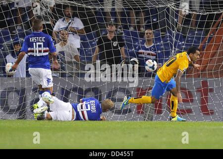 Gênes, Italie. Août 24, 2013. Seriea une ligue de football. La Sampdoria contre la Juventus. Célébrations du Crédit : Carlos Tevez Juventus Plus Sport Action/Alamy Live News Banque D'Images