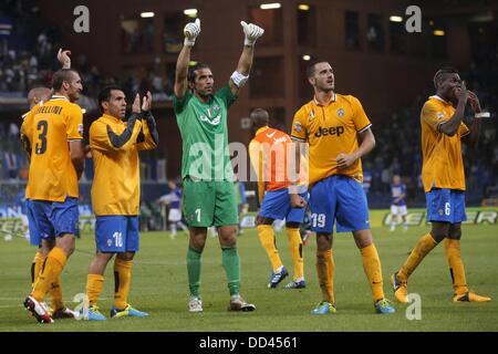 Gênes, Italie. Août 24, 2013. Seriea une ligue de football. La Sampdoria contre la Juventus. Les joueurs de la Juventus la fête au coup de sifflet final : Action Crédit Plus Sport/Alamy Live News Banque D'Images