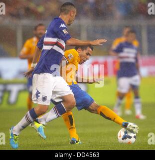 Gênes, Italie. Août 24, 2013. Seriea une ligue de football. La Sampdoria contre la Juventus. Carlos Tevez Juventus : Action Crédit Plus Sport/Alamy Live News Banque D'Images