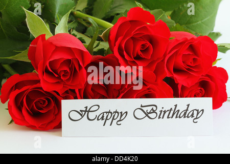 Joyeux anniversaire carte avec roses rouges Banque D'Images