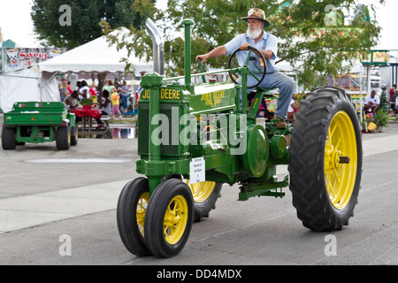 Vintage tracteur (John Deere 1936) à la foire de l'état de l'Indiana, Indianapolis, Indiana, USA Banque D'Images