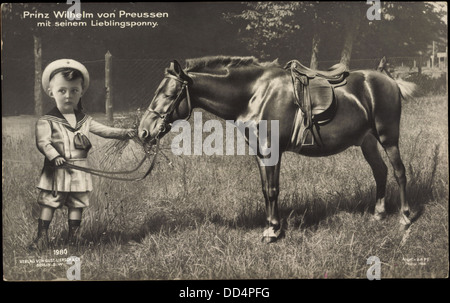 Ak Prinz Wilhelm von Preußen füttert Liersch Poney, 1980 ; Banque D'Images