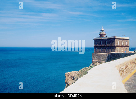 Phare et mer Méditerranée. Melilla, Espagne. Banque D'Images