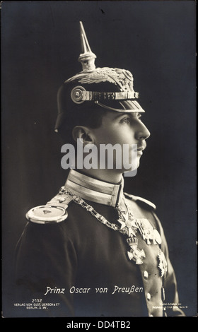 Ak Prinz von Oscar 2152 Preußen, NPG, uniforme, Merite Orden, Pickelhaube ; Banque D'Images