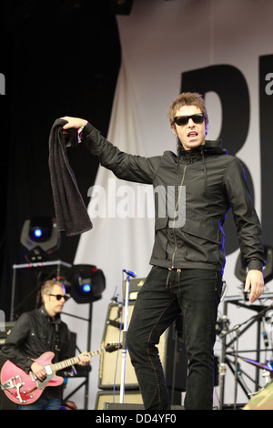Liam Gallagher (Oasis) nouveau groupe Beady Eye effectuant au festival de Glastonbury 2013, Somerset, Angleterre, Royaume-Uni. Banque D'Images