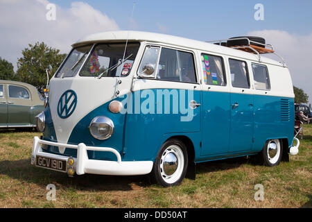 Moorgreen, Lancashire, Royaume-Uni 26 août 2013. Un classique VW camping-Moorgreen au pays Show. Le salon annuel datant de 1849 a lieu tous les mois d'août Vacances de Banque Crédit : Mark Richardson/Alamy Live News Banque D'Images