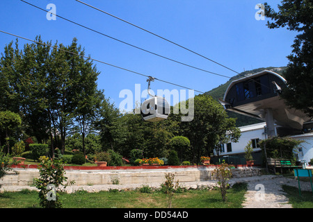 Dajti ekspres, le funiculaire de Tirana en Albanie, qui relie la ville à mont Dajti Banque D'Images