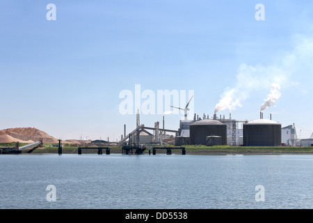 La borne d'huile dans le port néerlandais. Les Pays-Bas Banque D'Images