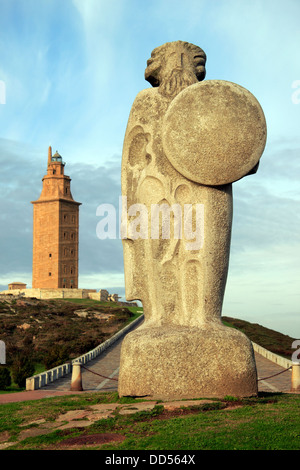 Breogan sculpture, la tour d'Hercule, phare de La Corogne, Galice, Espagne Banque D'Images