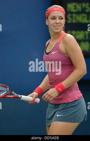Flushing, Queens, New York, USA. Août 26, 2013. 26 août 2013 : Sabine Lisicki (GER) sourit pendant son premier tour féminin match le jour 1 de l'US Open 2013 Tennis Championships à l'USTA Billie Jean King National Tennis Center de Flushing, Queens, New York. Credit : csm/Alamy Live News Banque D'Images