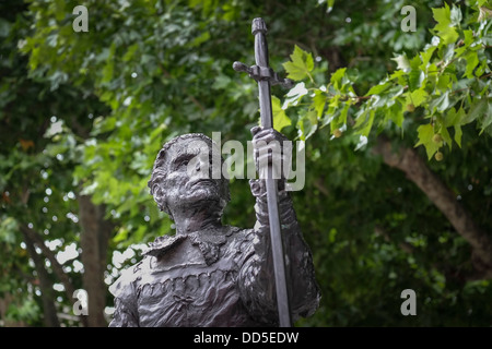 Une statue de Sir Laurence Olivier. Banque D'Images