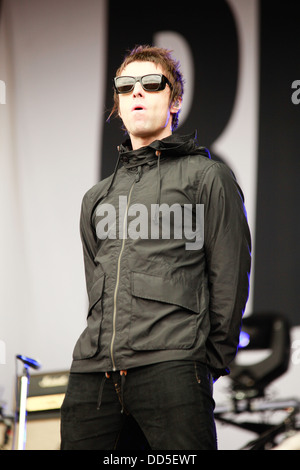 Liam Gallagher (Oasis) nouveau groupe Beady Eye effectuant au festival de Glastonbury 2013, Somerset, Angleterre, Royaume-Uni. Banque D'Images