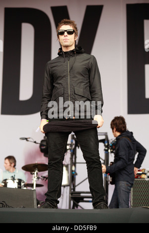 Liam Gallagher (Oasis) nouveau groupe Beady Eye effectuant au festival de Glastonbury 2013, Somerset, Angleterre, Royaume-Uni. Banque D'Images