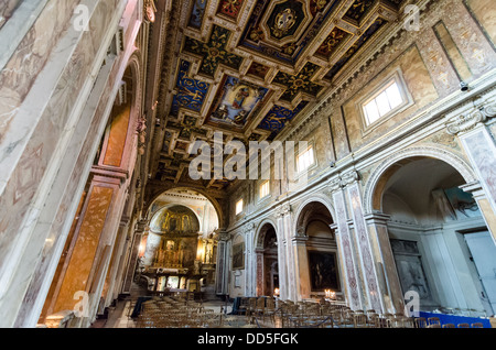 L'intérieur de la cathédrale de Santa Francesca Romana. Banque D'Images