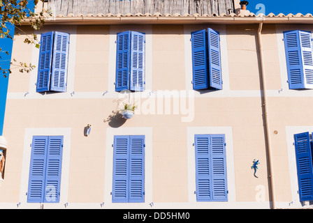 Façade de maison de la Place des moulins, le quartier du Panier, Marseille, Bouches-du-Rhône, Provence-Alpes-Côte-d'Azur, France, Europe Banque D'Images