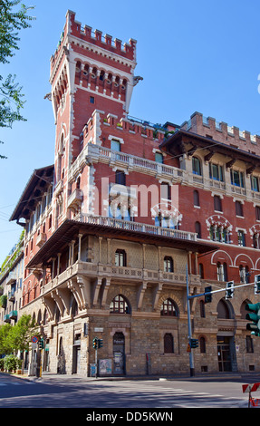 Château (Castello Cova Cova, également connu sous le nom de Palazzo Viviani Cova, vers 1910). Coppede Architecte Adolfo. Milan, Italie Banque D'Images