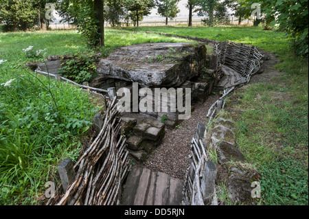 Bunker à Croonaert Bayernwald / Bois, reconstruction de l'Allemand Première Guerre mondiale une tranchée à Barraute camu, Flandre occidentale, Belgique Banque D'Images